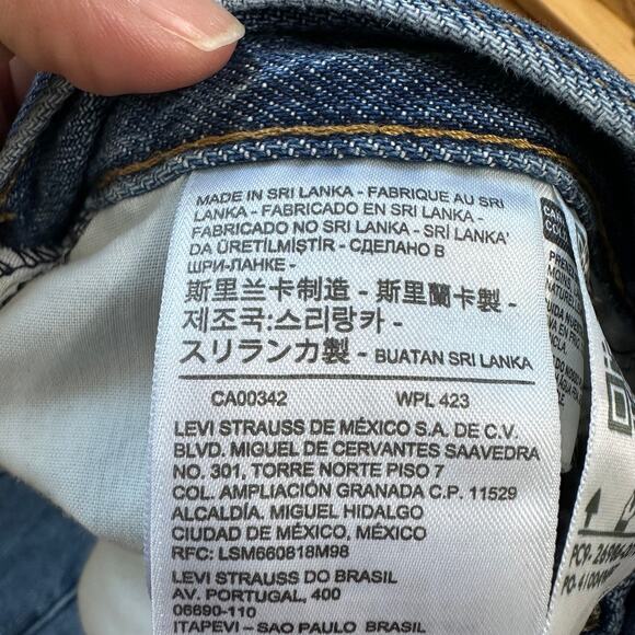 Levi's High Waisted Mom Jean Medium Wash - Picture 6 of 10